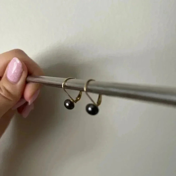 14K gold & Black Tahitian Pearl  Earrings - Picture 7 of 9